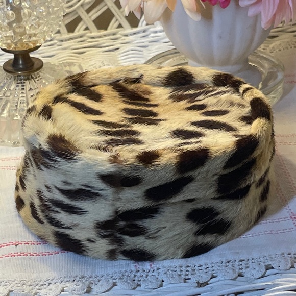🎶SOLD**Leopard print pillbox hat🎶 Vintage. 🎀 - Picture 15 of 15